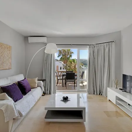 En Complejo Con Piscina, Padel Y Restaurante Con Vistas Al Golf En Mijas - Matchroom 83