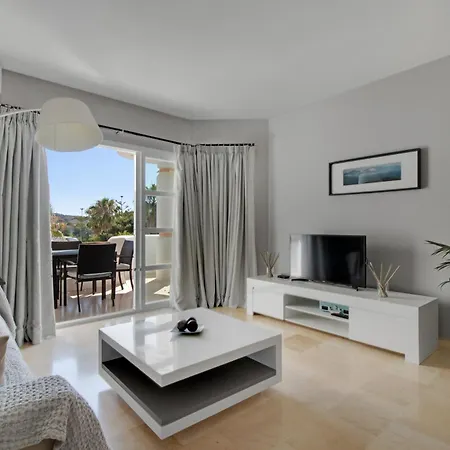 En Complejo Con Piscina, Padel Y Restaurante Con Vistas Al Golf En Mijas - Matchroom 83